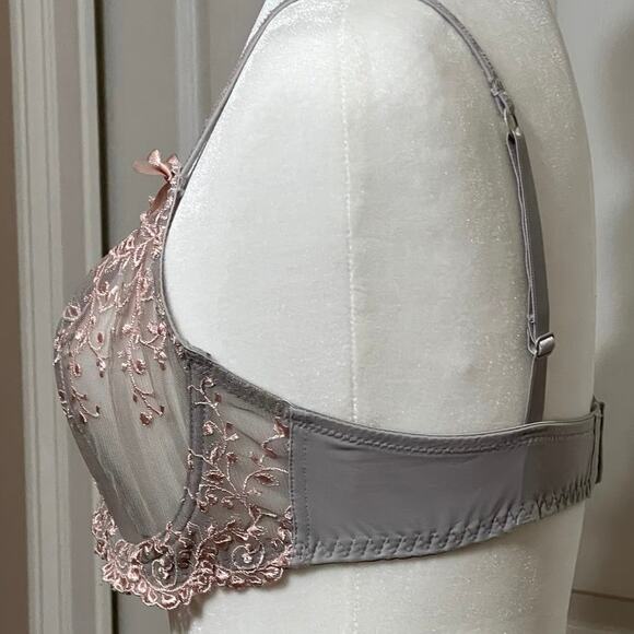 Felina Lingerie bra 38C. Gray semi-transparent with pink embroidery. Underwire - Picture 3 of 9